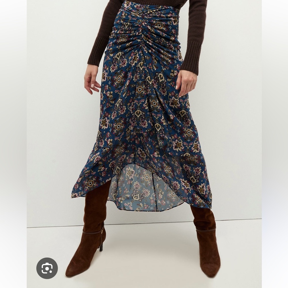 veronica beard blue stone multi sira skirt

Size 4

Bought at a sample sale